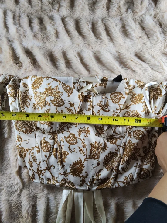 SHEIN White and Gold Floral Off-Shoulder Crop Top - Picture 3 of 6